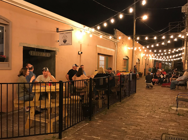 outdoor dining in Pailin's Alley
