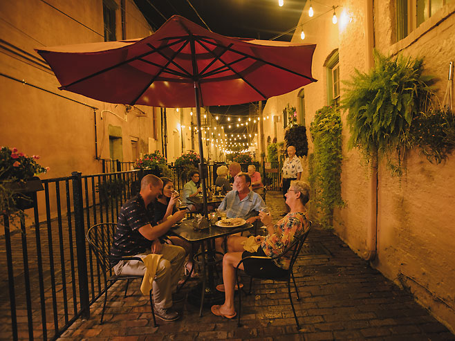 outdoor dining Pailin's Alley